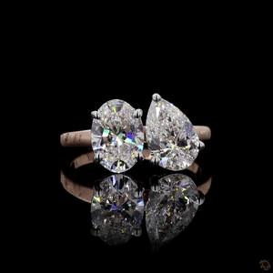 Anillo Toi et Moi de diamante cultivado en laboratorio ovalado y pera de 2 quilates en oro rosa de 14 quilates - Product Image 1