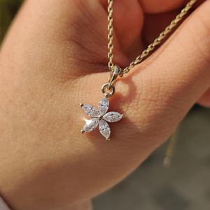 Collier pendentif fleur en diamant plaqué or 18 carats pour femme, coupe marquise, chaîne minimaliste, pour tous les jours - Product Image 3