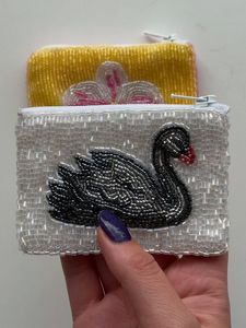 Monedero Clásico Hecho a Mano con Cuentas Bordadas, Hermoso Monedero Artesanal con Cierre para Artículos Esenciales Diarios - Product Image 3