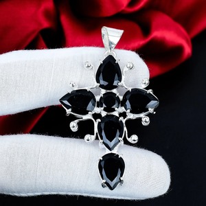 Colgante de Cruz con Piedra de Ónix Negro, Joyería Hecha a Mano en Plata de Ley 925 para Regalos de Aniversario y Boda - Product Image 5