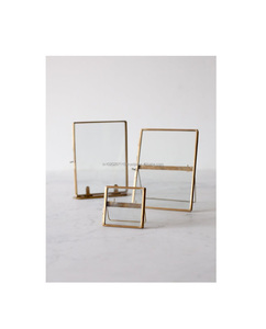 Marco de fotos de metal hecho a mano, perfecto para preservar fotografías especiales dentro de arreglos de pared de galería cuidadosamente curados. - Product Image 6