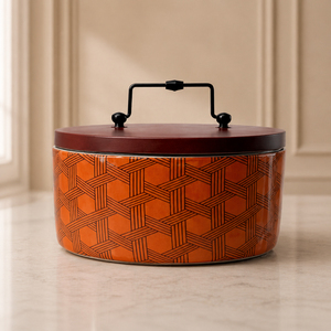 Bol de service géométrique en métal orange de style moderne avec couvercle en bois et support décoratif en fer blanc et poignée pour une restauration haut de gamme - Product Image 3