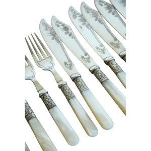 Ensemble de couverts en nacre vintage en acier inoxydable, couteaux et fourchettes royales gravées, vente en gros pour mariages et réceptions - Product Image 1