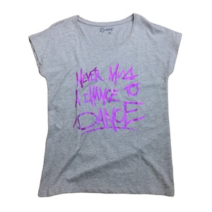 Camiseta de cuello redondo de algodón de gran tamaño de lujo para mujer, diseño de logotipo con estampado de lámina personalizado, ropa de calle informal corta transpirable Drop Plus - Product Image 1