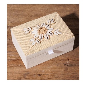 Boîte à bijoux en bois brodée de fleurs blanches faites à la main, avec perles, coffret cadeau en tissu, boîte à bagues, emballage de luxe, ensemble de boîtes à bijoux - Product Image 2