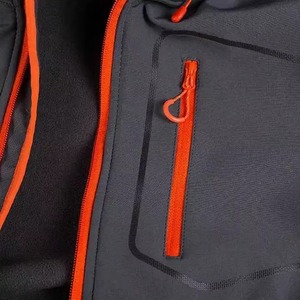 Chaqueta Softshell Unisex de Alta Demanda al por Mayor, Estilo Urbano, con Capucha, Impermeable y Transpirable, en Venta - Product Image 4