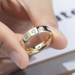 Anillo Clásico de Diamantes Chapado en Oro de 18K, Corte Brillante Redondo, Joyería Unisex para Uso Diario - Product Image 1