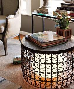 Table d'appoint en métal créative favorisant des idées de mise en page uniques avec une forte identité décorative - Product Image 2