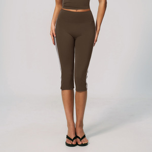 Pantalon de yoga capri bleu marine taille haute avec bande latérale, leggings sans couture extensibles dans quatre directions pour femmes - Product Image 3