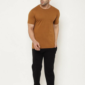 Camiseta de Algodón Personalizada para Hombre, Estilo Urbano, Color Marrón Mostaza, Fabricante OEM, Fábrica de Sialkot, Ropa Casual Lisa de Calidad - Product Image 1