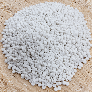 Meilleur prix, produit phare : Granulés de carbonate de calcium (masterbatch) en forme de remplissage, couleur blanc naturel, matière première pour bidons. - Product Image 1