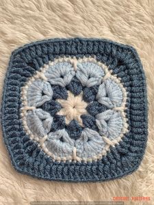 Hermosos Posavasos de Ganchillo con Diseño de Cuadrados Granny en Color Verde Azulado, Marrón y Blanco, Hechos a Mano, Resistentes a las Manchas, Decoración Boho para Mesa - Product Image 3