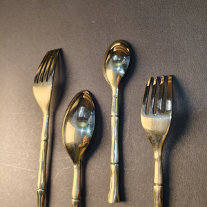 Ensemble de couverts en acier inoxydable argenté de style bambou, 4 pièces, comprenant une fourchette à dîner, une cuillère à salade, une cuillère à café et une fourchette à dessert. - Product Image 6