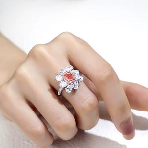แหวนค็อกเทลรูปดอกไม้ประดับมอร์แกไนต์สำหรับผู้หญิง ทองคำแท้ 18K ประดับเพชรแบบฝังเต็ม ดีไซน์หรูหรา แหวนหมั้น - Product Image 6