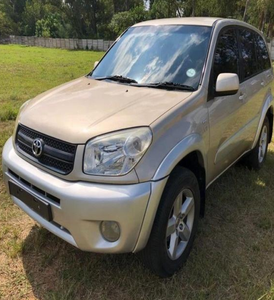 รถยนต์ RAV4 ปี 2005 สภาพดี ใช้งานน้อย ประสิทธิภาพสูง เกียร์ธรรมดา ขับเคลื่อนสี่ล้อ พวงมาลัยขวา เบาะหนัง ระบบควบคุมความเร็วอัตโนมัติ ล้อแม็ก R17 พร้อมซันรูฟ ภายในสีอ่อน ระบบปรับอากาศ 8 จุด - Product Image 1