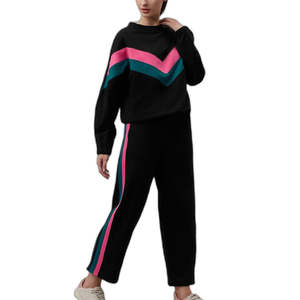 Conjunto Deportivo de Dos Piezas para Mujer con Logotipo Personalizado, 100% Algodón, Transpirable y Ecológico, Hecho en Pakistán - Product Image 2