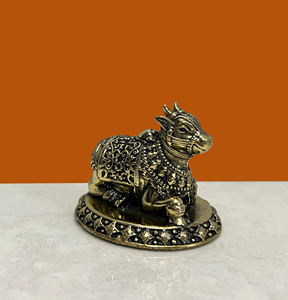 Artisanat Nirmala - Idole de taureau Nandi en laiton artisanal |   Statue en cire pour la décoration de la maison et du temple |   Objet religieux hindou - Product Image 1