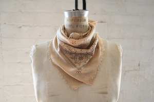 Nueva bufanda personalizada con estampado étnico al por mayor, bandana de algodón, seda y poliéster negra con logotipo. - Product Image 5