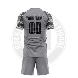 Conjunto de uniforme de fútbol para equipo, camiseta y pantalones cortos de poliéster ligeros para práctica, competición y juego profesional - Product Image 2