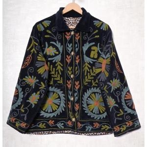Veste en velours Suzani bohème pour femmes, faite à la main, matelassée, vêtements ethniques pour festivals, manteau vintage bohème - Product Image 1