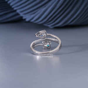 Anillo de Moissanita de Corte Cojín de Lujo para Mujer, Plata de Ley S925, Joyería de Compromiso y Boda con Detalles de Pera y Redondos, 1.88ct - Product Image 6