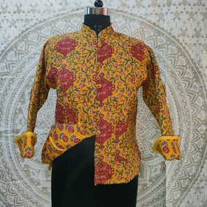Veste matelassée 100 % coton pour femme, imprimé floral moutarde, épaisse, pour l'automne et l'hiver, faite à la main en Inde, décontractée, boutonnée, réversible - Product Image 6
