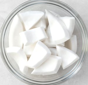 เนื้อมะพร้าวธรรมชาติ – มีไขมันสูง เหมาะสำหรับอุตสาหกรรมอาหารและเครื่องดื่ม // คุณทอม - Product Image 1