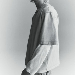 T-shirt beige surdimensionné pour homme, manches courtes, style streetwear décontracté, coton, style minimaliste, logo personnalisé - Product Image 4