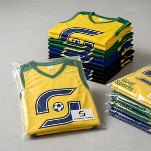เสื้อบาสเก็ตบอลแบบกำหนดเอง คอวี แขนกุด สายปรับได้ แห้งเร็ว โพลีเอสเตอร์ 100% สีไล่ระดับ ชุดยูนิฟอร์ม - Product Image 6