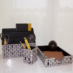 Bandeja de Servir de Lujo en Resina y MDF con Incrustaciones de Hueso en Gris Rústico y Blanco, Patrón Horizontal, para Decoración del Hogar y Regalos - Product Image 3