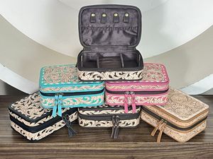 Produit phare : Boîte à bijoux artisanale en cuir de vache véritable, avec motifs floraux gravés, étui de voyage pour bijoux avec doublure en velours - Product Image 6