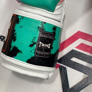 ถุงมือชกมวยไทยพิมพ์ลายเต็มรูปแบบสีชมพูรุ่นใหม่ขายดี ถุงมือชกมวยหนังวัวแท้คุณภาพระดับมืออาชีพ - Product Image 6