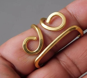 Bague artisanale en laiton plaqué or, motif spirale géométrique, esthétique chrétienne, ajustable, bijou statement pour femme - Product Image 5