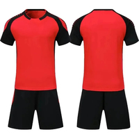 Özel Yapım Futbol Formaları Spor Giyim Futbol Forması Seti Özel Renk Logo Baskı İsim Numarası Polyester Hızlı Kuruyan Futbol Üniforması