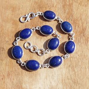 Bracelet en laiton finition antique et pierre naturelle, best-seller, pour la protection, la positivité et le bien-être holistique, disponible à la vente - Product Image 1