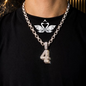 Pendentif hip-hop en moissanite, best-seller, pour rappeurs, bijoux streetwear, collier pour mariage, événement, fête. Disponible au meilleur prix. - Product Image 5