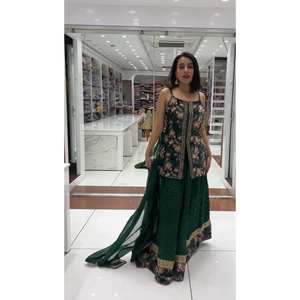 Top de créateur et Lehenga avec Dupatta pour les tenues de soirée pour les robes de bal - Product Image 6