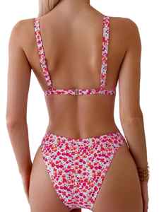 Conjunto de bikini push-up de 2 piezas para mujer con estampado por sublimación, logo frontal en tela tejida y tanga de corte alto triangular - Product Image 2