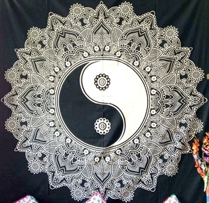 Tapices de Algodón con Diseño Yin Yang, Decoración de Pared Hecha a Mano, Sábana Estampada, Tapiz Étnico para Colgar en la Pared, por Indian Consigners - Product Image 3