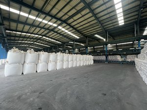 Urea Perlada N46 en Bolsas de 50kg y 1000kg, 100% Pura, Fertilizante Nitrogenado de Liberación Rápida para Uso Agrícola e Industrial, Original de Vietnam - Product Image 5