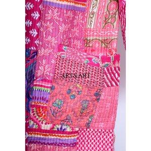 Kimono ligero de seda kantha con diseño tradicional de patchwork para mujer, ideal para dormir y relajarse en casa. - Product Image 2