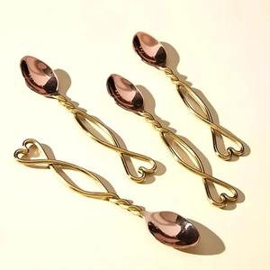 Ensemble de couverts en métal de luxe moderne avec surface polie lisse pour une présentation raffinée lors des dîners élégants - Product Image 1