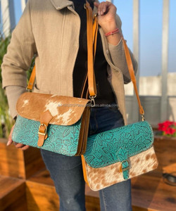 New Arrival Wholesale Embossed Cowhide Leather Crossbody <b>Bag</b> for Women High Quality Floral Design Genuine Leather <b>Shoulder</b> <b>Bags</b> - Product Image 3