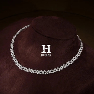 Collier de luxe en or blanc 14 carats plaqué avec diamants taille marquise et maillons papillon, idéal pour femme, bijou de mariage ou cadeau - Product Image 1