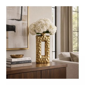 Vase de sol artisanal Contour avec texture côtelée, finition dorée contemporaine, 12,5 pouces de hauteur, pièce d'art décorative - Product Image 5