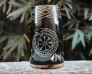Jarra de Cuerno Tradicional Hecha a Mano, Acabado Rústico, Textura de Grano Única, Diseño Artesanal Clásico - Product Image 2