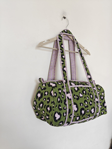 Bolsa de Viaje Acolchada de Algodón con Estampado de Leopardo Verde, Cierre de Cremallera, Asas Dobles, Unisex |   Bolsa de Viaje Ligera de 20-35L para Fin de Semana - Product Image 3