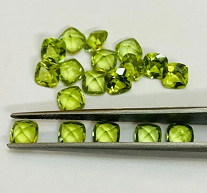 Gema de Peridoto Natural con Corte Cojín Facetado de Arizona para Joyería - Product Image 2