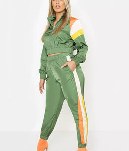 Survêtement coupe-vent pour femme à prix de gros, style sportif, respirant, résistant à l'eau, en nylon, en vente - Product Image 4