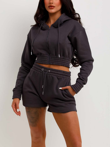 Ensemble de survêtement court et sexy pour femme, anti-rides, haut de gamme, fabriqué sur mesure par OEM, en mélange léger de polyester/coton, style sportif - Product Image 3